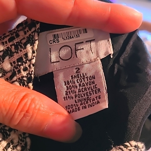 loft black and white, tweed looking skirt. Size 4. EXCELLENT CONDITION! - Picture 6 of 6